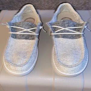 Hey dudes size 5W